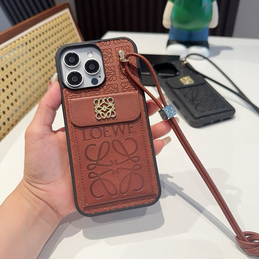 LOEWE iPhone用 エンボスレザー フォンケース(ブラウン) IP047 - 画像 (6)