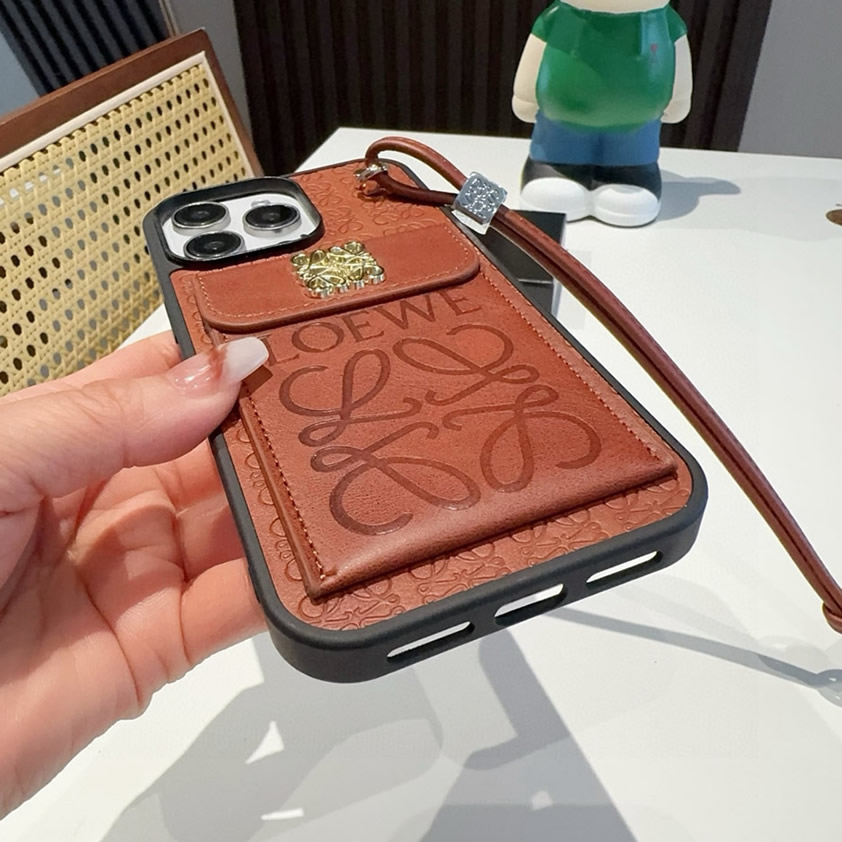 LOEWE iPhone用 エンボスレザー フォンケース(ブラウン) IP047 - 画像 (7)