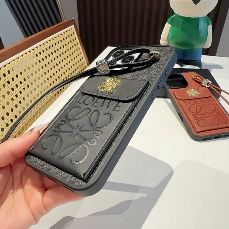 LOEWE iPhone用 エンボスレザー フォンケース(ブラック) IP048 - 画像 (3)