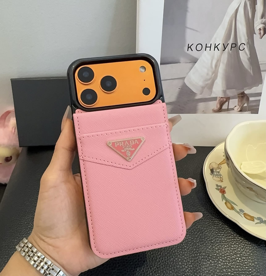 プラダ iPhone用 サフィアーノレザー フォンケース(ピンク) IP053 - 画像 (2)