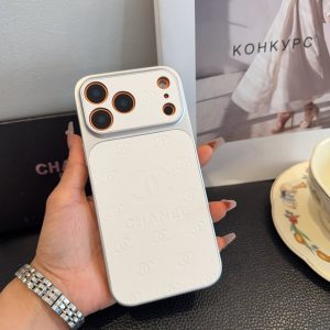 シャネル iPhone用 エンボスCCロゴ フォンケース（ホワイト） IP063