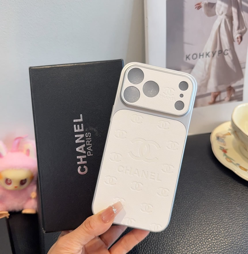 シャネル iPhone用 エンボスCCロゴ フォンケース(ホワイト) IP063 - 画像 (3)