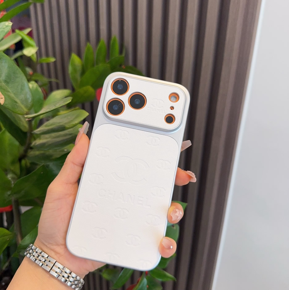 シャネル iPhone用 エンボスCCロゴ フォンケース(ホワイト) IP063 - 画像 (4)