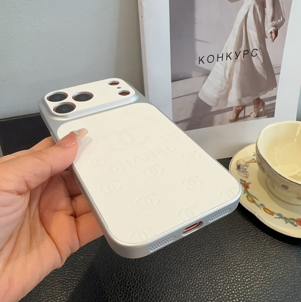 シャネル iPhone用 エンボスCCロゴ フォンケース(ホワイト) IP063 - 画像 (6)