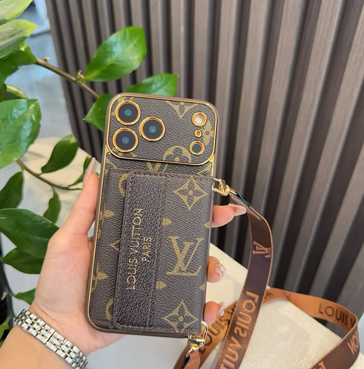 ルイ・ヴィトン iPhone用 モノグラム・キャンバス フラップポケット フォンケース(ストラップ付き)IP065