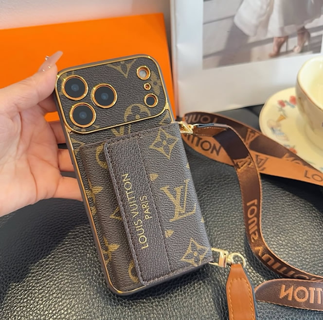 ルイ・ヴィトン iPhone用 モノグラム・キャンバス フラップポケット フォンケース(ストラップ付き)IP065 - 画像 (3)