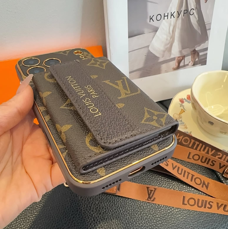 ルイ・ヴィトン iPhone用 モノグラム・キャンバス フラップポケット フォンケース(ストラップ付き)IP065 - 画像 (5)
