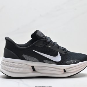 ナイキ モティバ ブラック×ホワイト shoes302