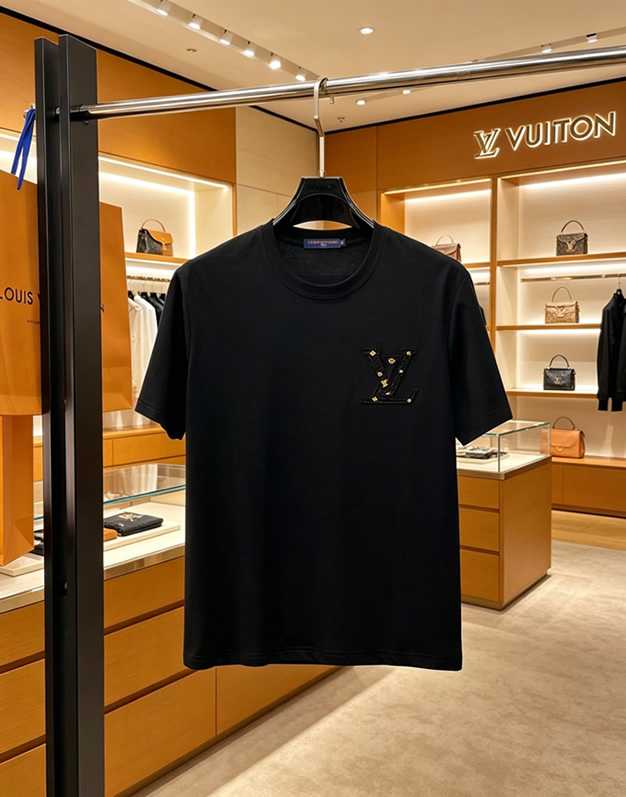 ルイ・ヴィトン スタッズLVパッチ コットン Tシャツ ブラック FS234