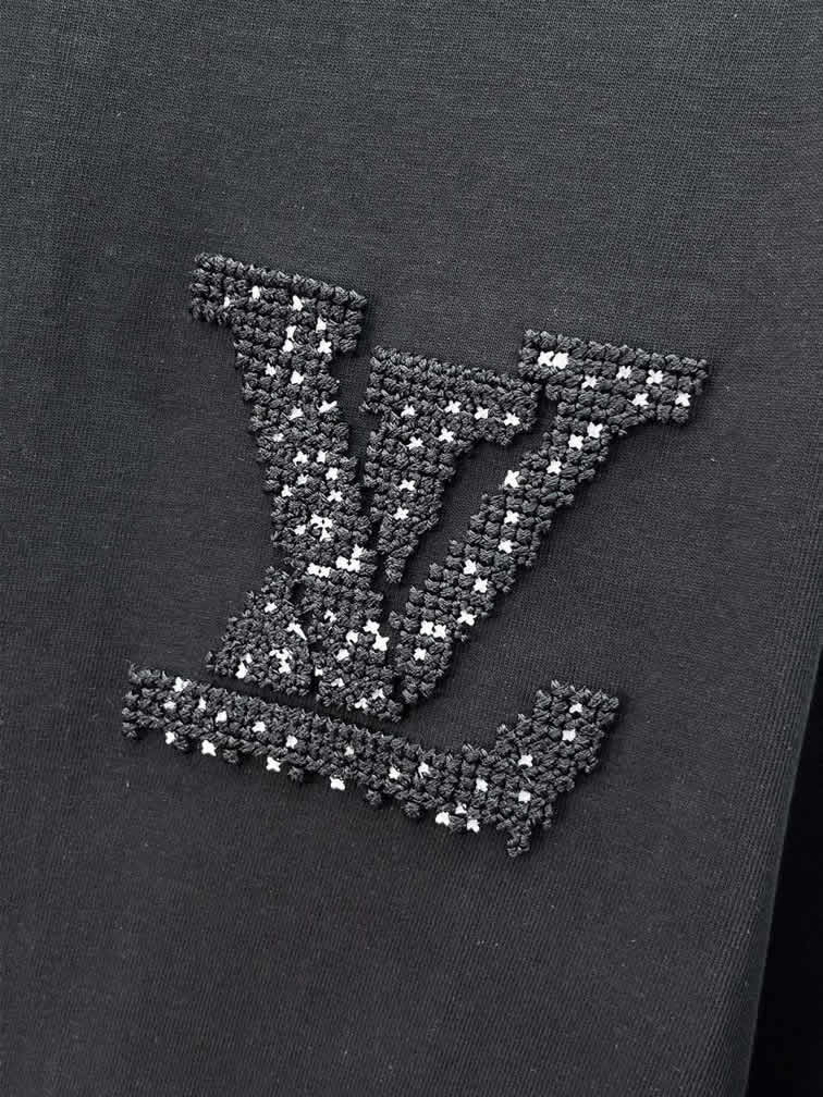 ルイ・ヴィトン 立体LVスタッズジャガード コットン Tシャツ ブラック FS255 - 画像 (5)