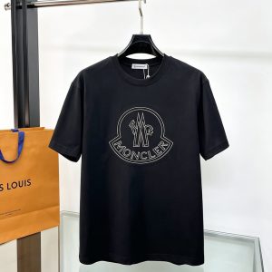 モンクレール ビッグロゴスタッズ コットン Tシャツ ブラック FS276