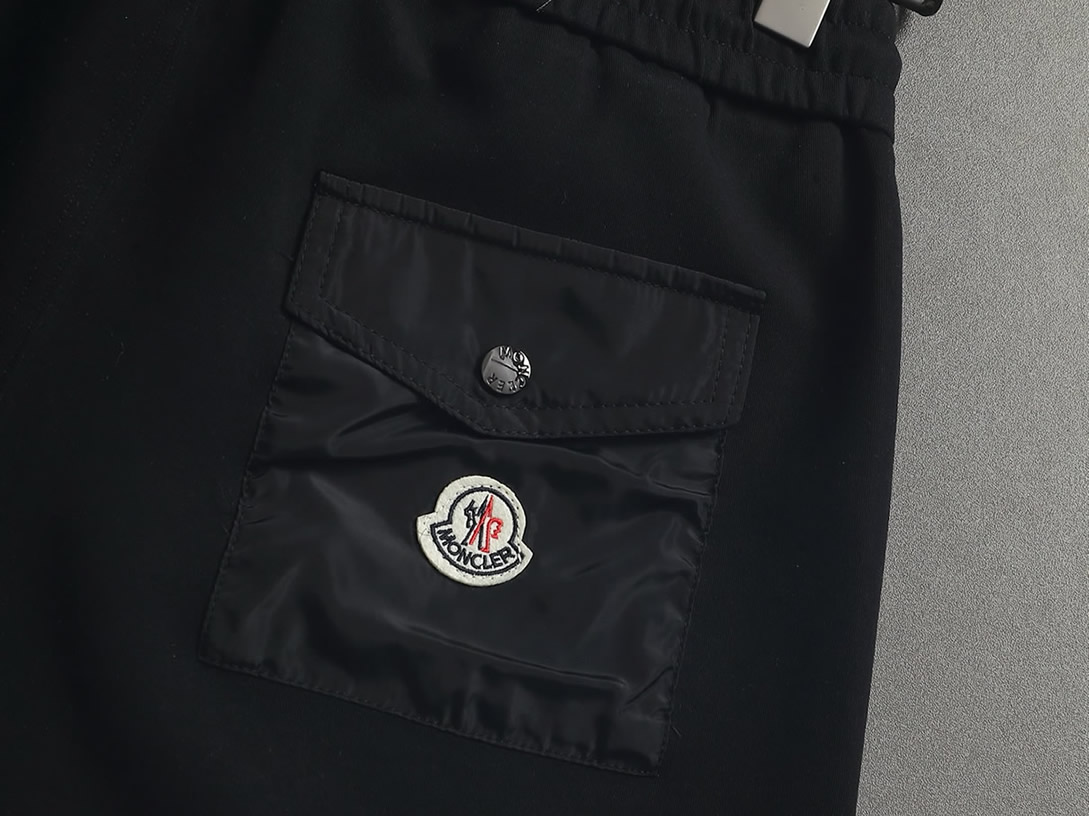 モンクレール 「MON」ロゴ刺繍 コットン ショートパンツ ブラック FS279 - 画像 (11)