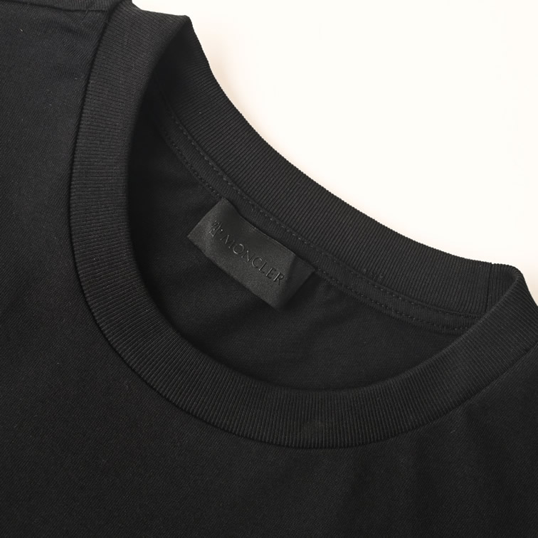 モンクレール ツインロゴプリント コットン Tシャツ ブラック FS299 - 画像 (4)