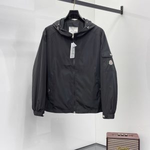 モンクレール ロゴワッペン フーデッド ナイロンジャケット ブラック FS303
