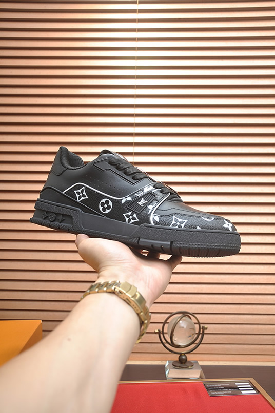 ルイヴィトン LVトレイナー モノグラム プレーン スニーカー ブラック shoes325