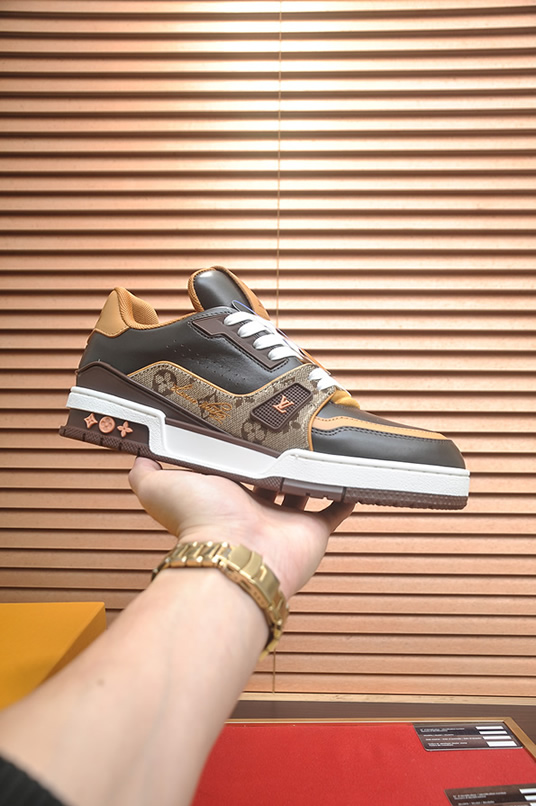 ルイヴィトン LVトレイナー モノグラム マカサー スニーカー ブラウン shoes327