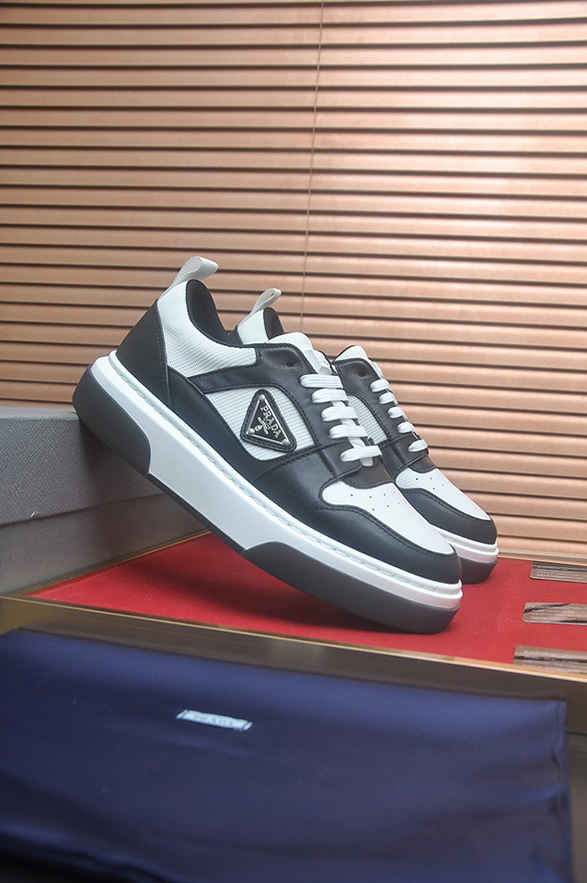 プラダ スニーカー トライアングルロゴ ブラック ホワイト shoes402 - 画像 (3)