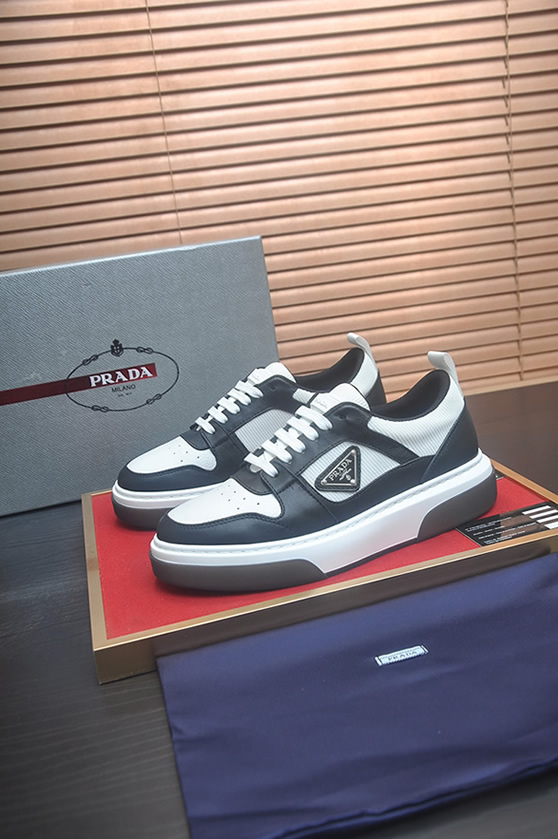 プラダ スニーカー トライアングルロゴ ブラック ホワイト shoes402 - 画像 (4)