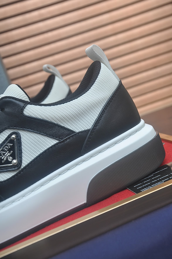プラダ スニーカー トライアングルロゴ ブラック ホワイト shoes402 - 画像 (9)