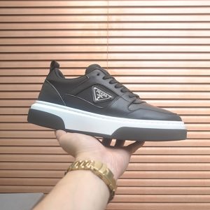 プラダ スニーカー トライアングルロゴ オールブラック ホワイトソール shoes403