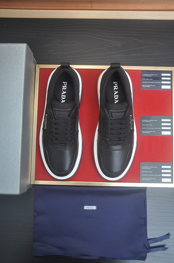 プラダ スニーカー トライアングルロゴ オールブラック ホワイトソール shoes403 - 画像 (2)