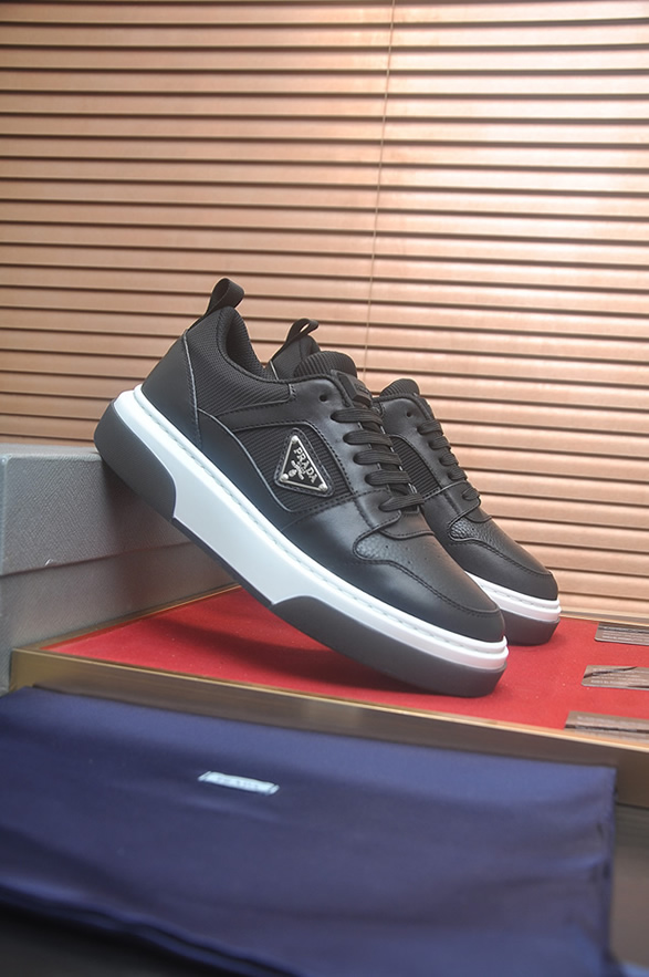 プラダ スニーカー トライアングルロゴ オールブラック ホワイトソール shoes403 - 画像 (3)
