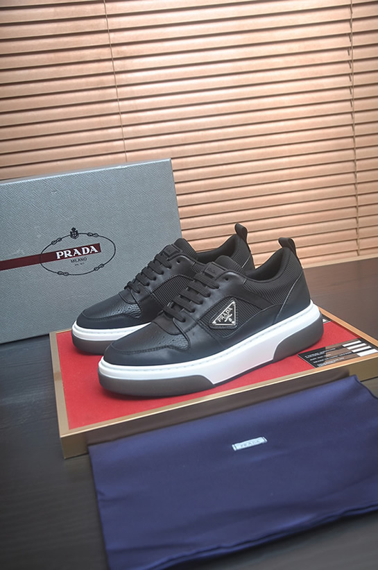 プラダ スニーカー トライアングルロゴ オールブラック ホワイトソール shoes403 - 画像 (4)