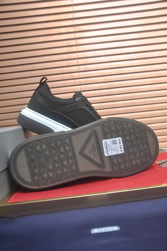 プラダ スニーカー トライアングルロゴ オールブラック ホワイトソール shoes403 - 画像 (7)
