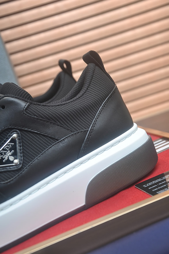 プラダ スニーカー トライアングルロゴ オールブラック ホワイトソール shoes403 - 画像 (9)