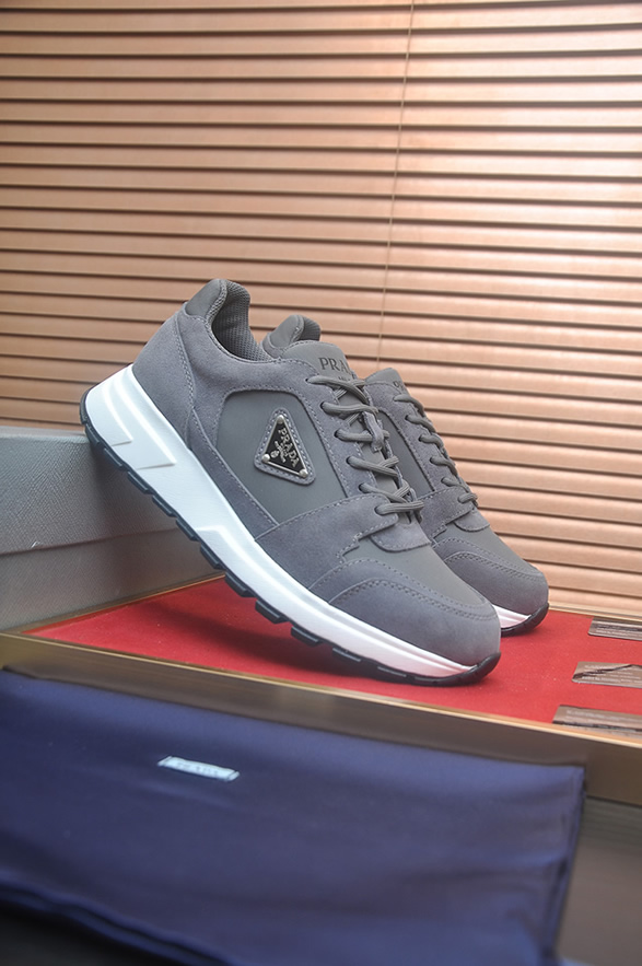 プラダ スニーカー トライアングルロゴ グレー ホワイトソール shoes404 - 画像 (3)