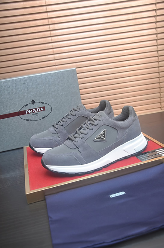 プラダ スニーカー トライアングルロゴ グレー ホワイトソール shoes404 - 画像 (4)