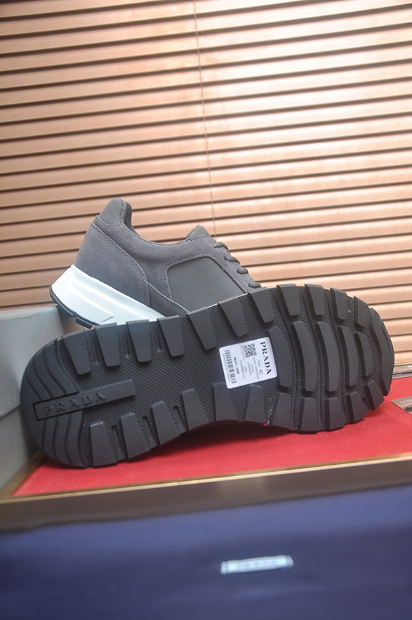 プラダ スニーカー トライアングルロゴ グレー ホワイトソール shoes404 - 画像 (7)