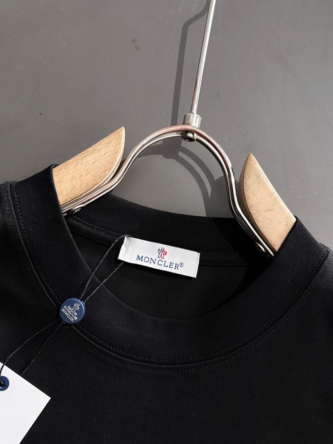 モンクレール Tシャツ プリントTシャツ ブラック マルチカラー FS316 - 画像 (2)