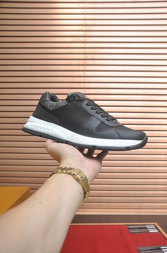 ルイ・ヴィトン スニーカー ランアウェイ・ライン ブラック shoes413