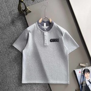 グッチ ヘンリーネックTシャツ ロゴ刺繍 FS425
