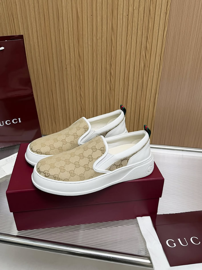 グッチ スリッポン GGキャンバス ベージュ/ホワイト shoes459