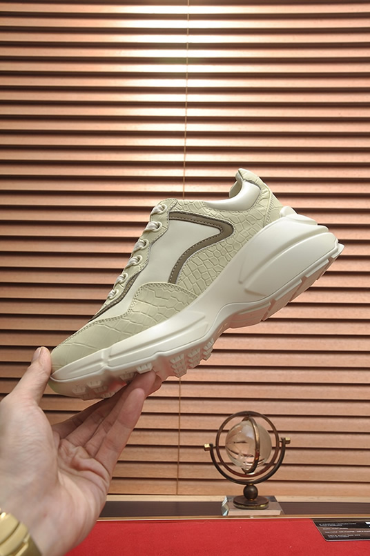 グッチ クロコダイル型押し 厚底スニーカー オフホワイト shoes494 - 画像 (5)