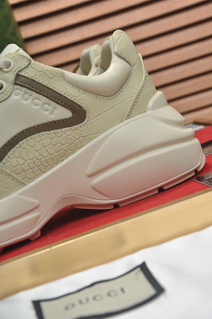 グッチ クロコダイル型押し 厚底スニーカー オフホワイト shoes494 - 画像 (9)