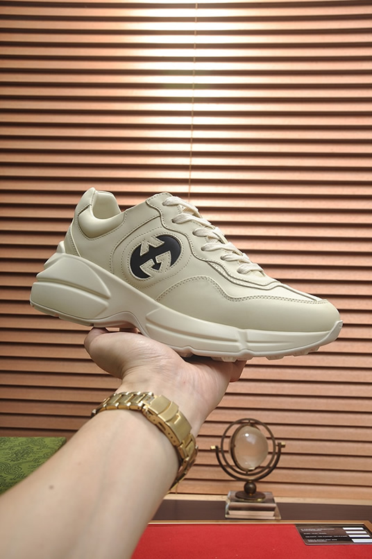 グッチ インターロッキングG 厚底スニーカー オフホワイト shoes495