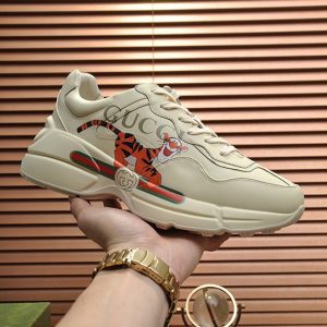 グッチ ティガーモチーフ 厚底スニーカー オフホワイト shoes500