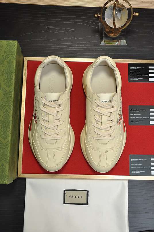 グッチ ティガーモチーフ 厚底スニーカー オフホワイト shoes500 - 画像 (2)