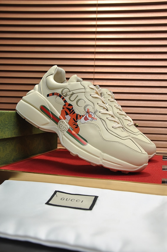 グッチ ティガーモチーフ 厚底スニーカー オフホワイト shoes500 - 画像 (3)