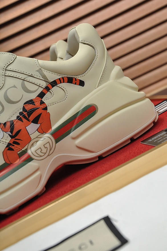 グッチ ティガーモチーフ 厚底スニーカー オフホワイト shoes500 - 画像 (9)