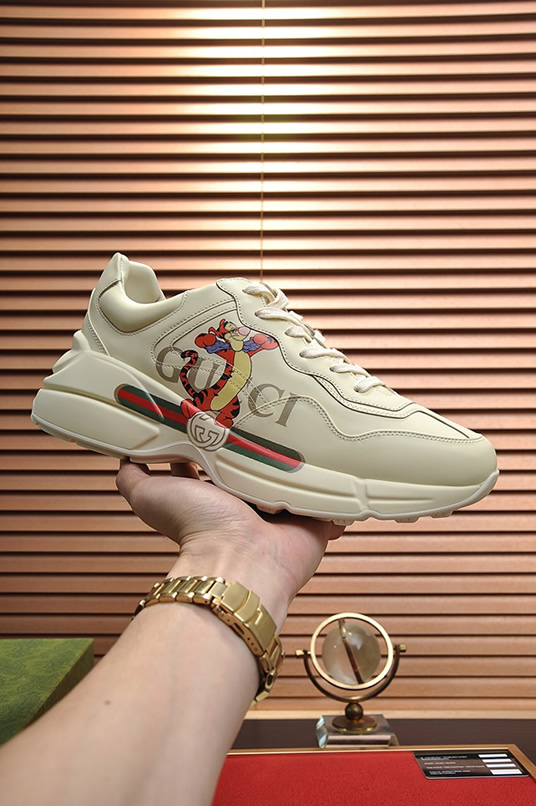 グッチ ティガー・ウェブストライプ 厚底スニーカー オフホワイト shoes501