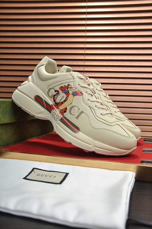 グッチ ティガー・ウェブストライプ 厚底スニーカー オフホワイト shoes501 - 画像 (3)