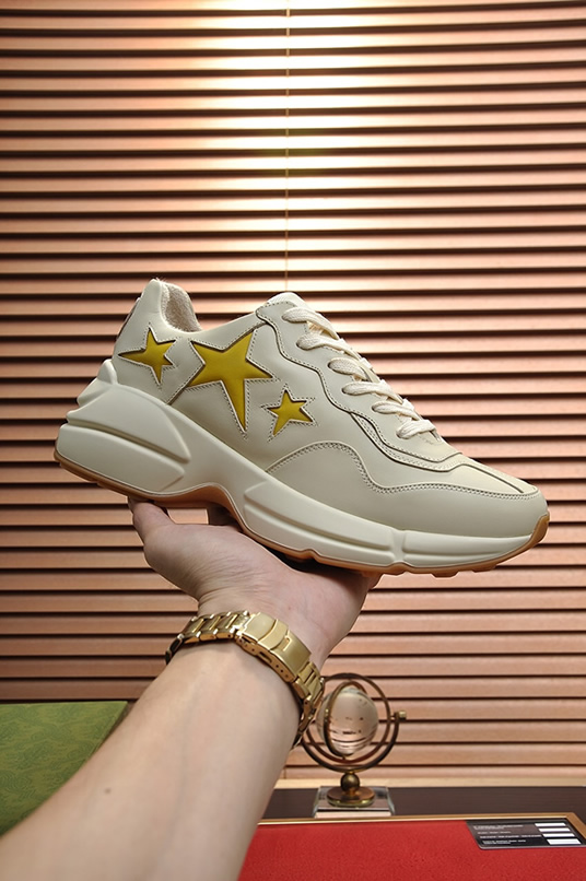 グッチ スターモチーフ 厚底スニーカー オフホワイト shoes502