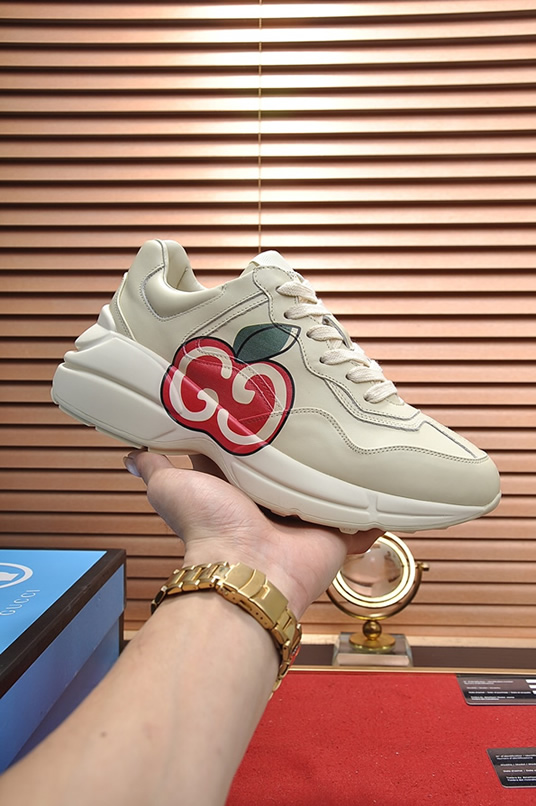 グッチ アップルモチーフ 厚底スニーカー オフホワイト shoes509