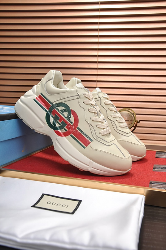 グッチ インターロッキングG・ウェブストライプ 厚底スニーカー オフホワイト shoes511 - 画像 (3)