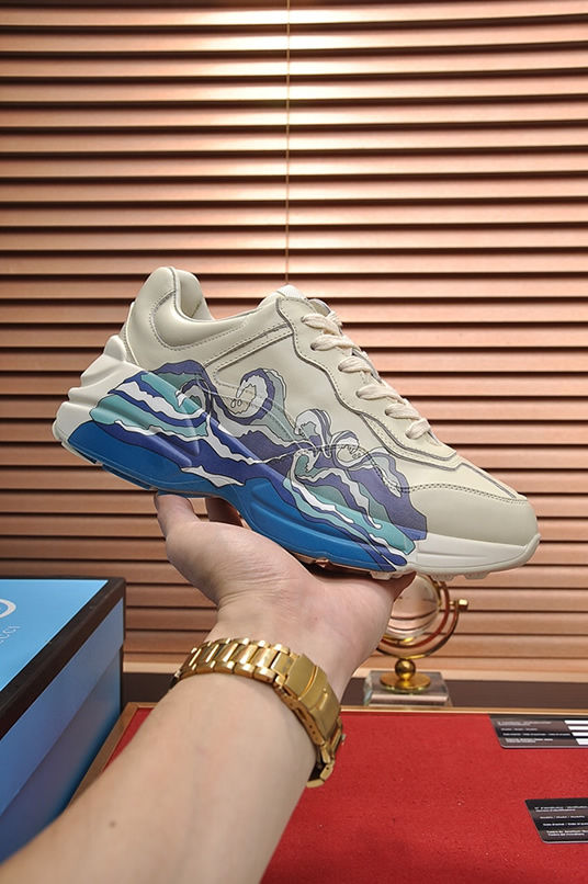 グッチ 浮世絵風波モチーフ 厚底スニーカー オフホワイト shoes513