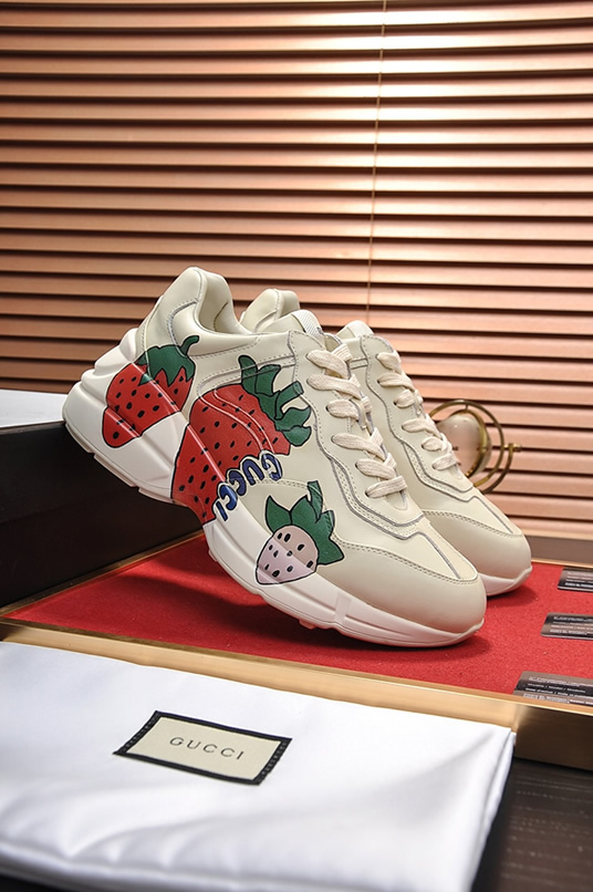 グッチ ストロベリーモチーフ 厚底スニーカー オフホワイト shoes514 - 画像 (3)
